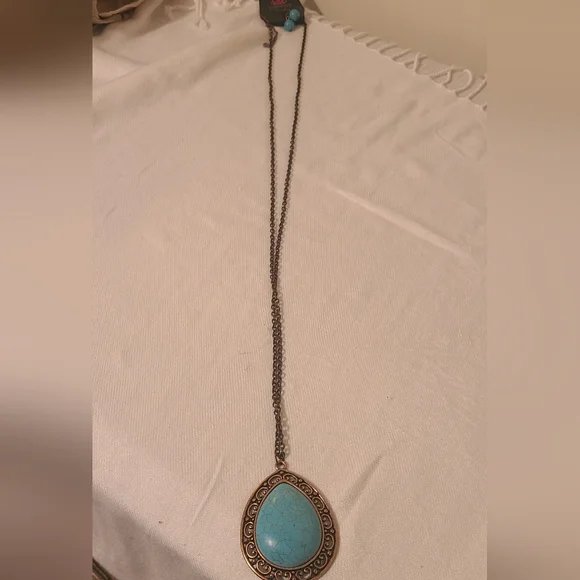 Paparazzi turquoise necklaces and earrings - Picture 1 of 3